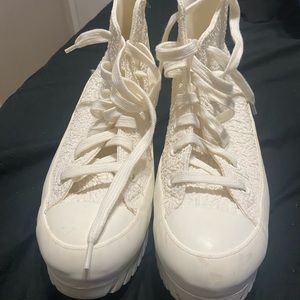 New only worn once converse women size 8